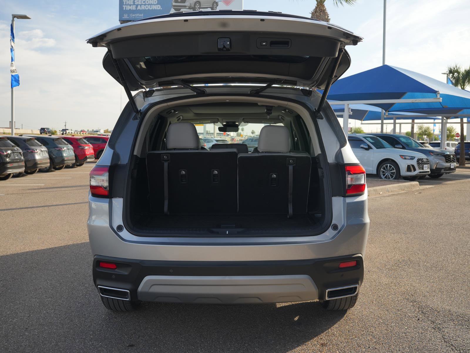 Used 2023 Honda Pilot Touring image 7