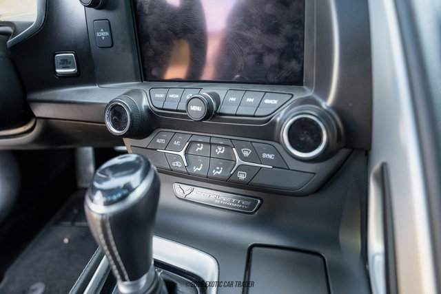 Used 2019 Chevrolet Corvette Stingray Coupe w/ Carbon Flash Badge Package image 60