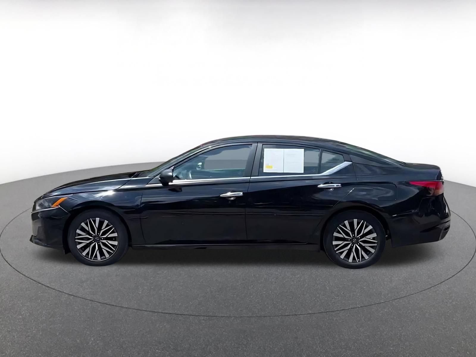 Used 2025 Nissan Altima 2.5 SV FWD image 7
