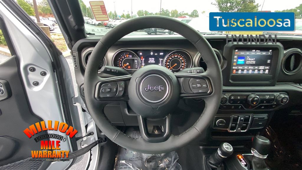 Used 2023 Jeep Gladiator Sport image 17