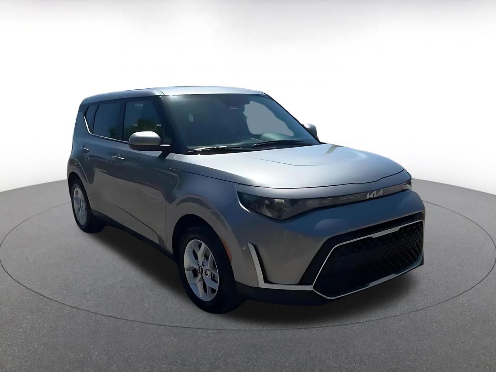 Used 2025 Kia Soul LX w/ LX Technology Package image 3