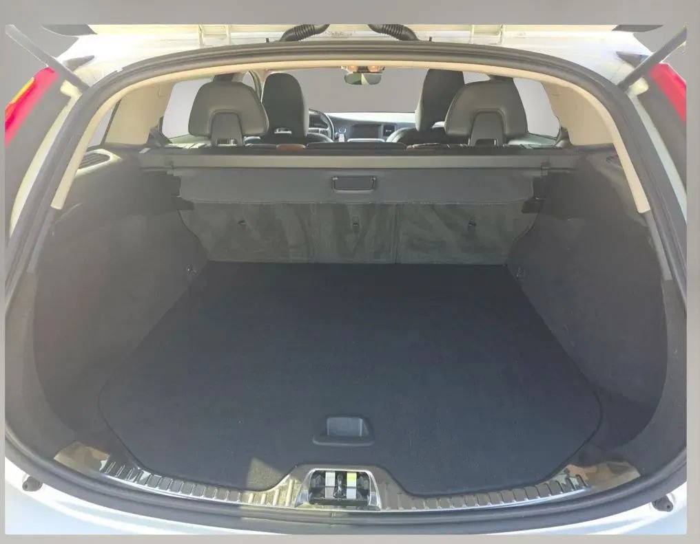 Used 2016 Volvo V60 T5 Cross Country w/ Convenience Package AWD/4WD image 9