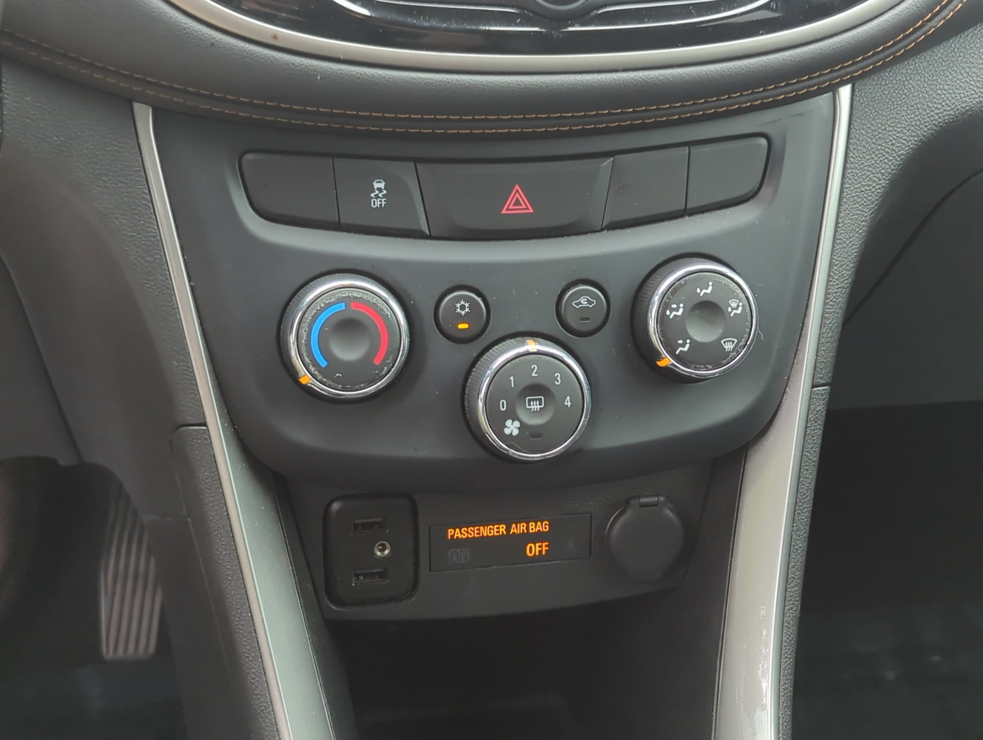 Used 2020 Chevrolet Trax LT w/ LT Convenience Package FWD image 21