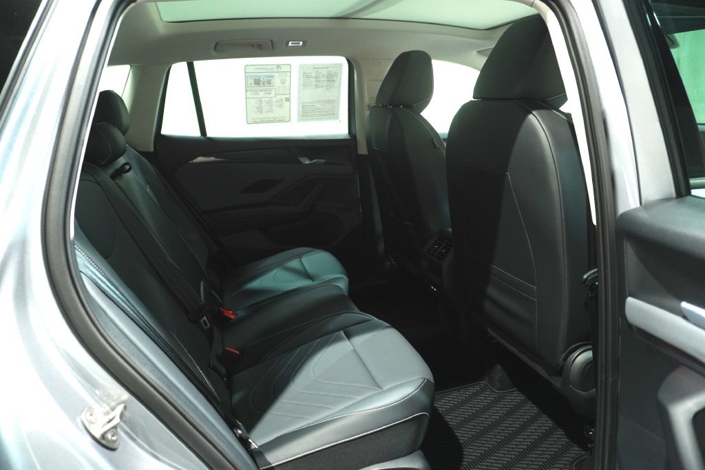 Used 2026 Volkswagen Tiguan SE AWD/4WD image 14