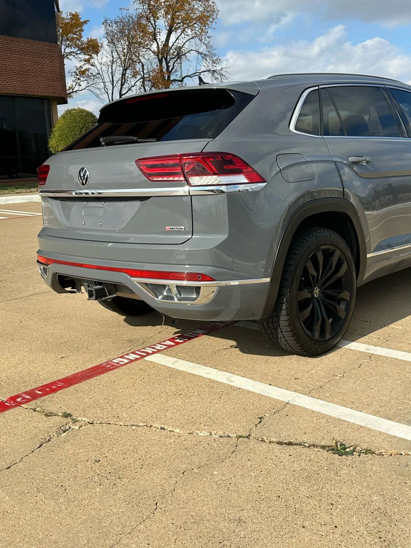 Used 2022 Volkswagen Atlas Cross Sport SEL Premium R-Line w/ Cross Sport MDO Package image 6