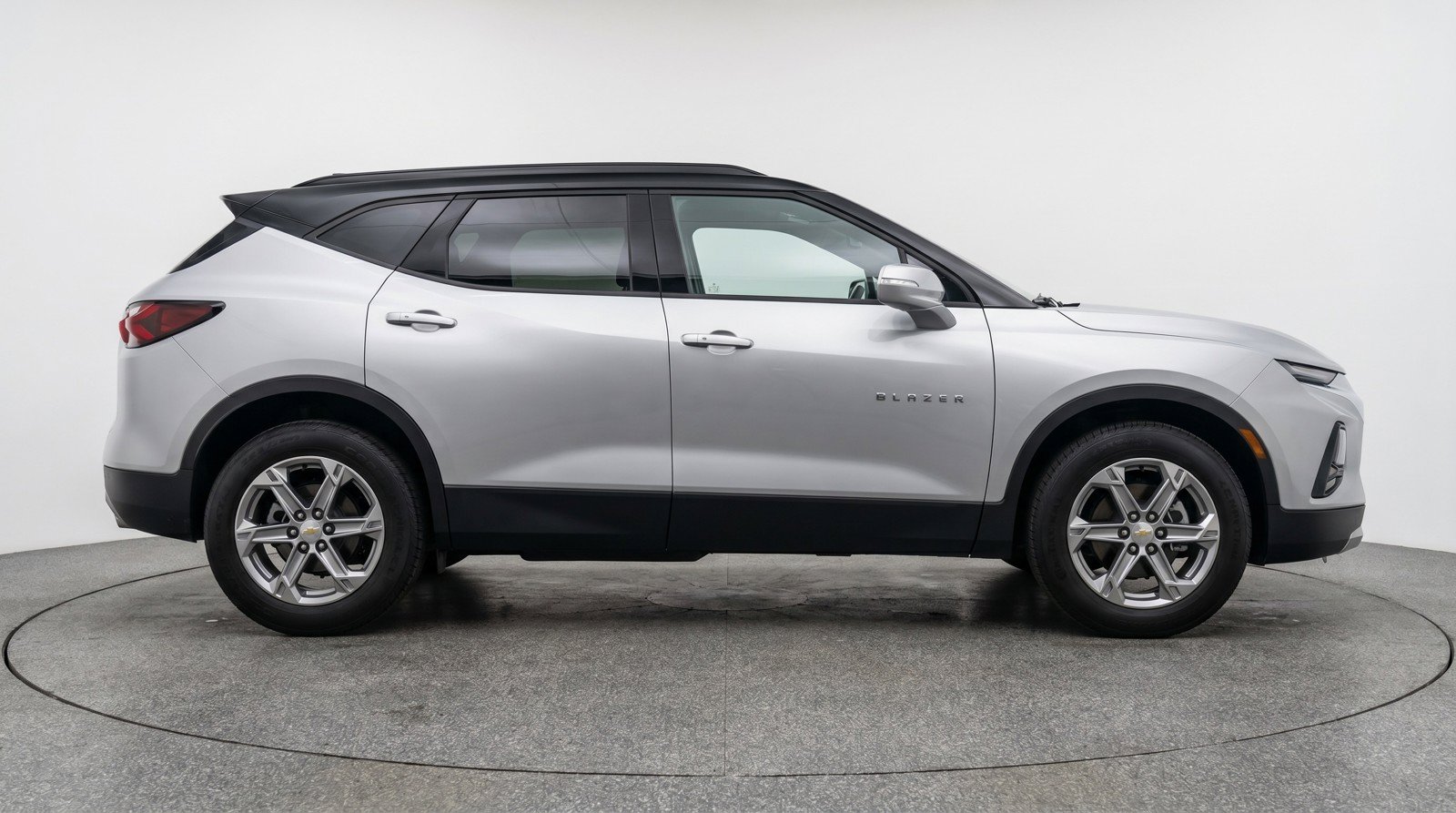 Used 2025 Chevrolet Blazer LT FWD image 11