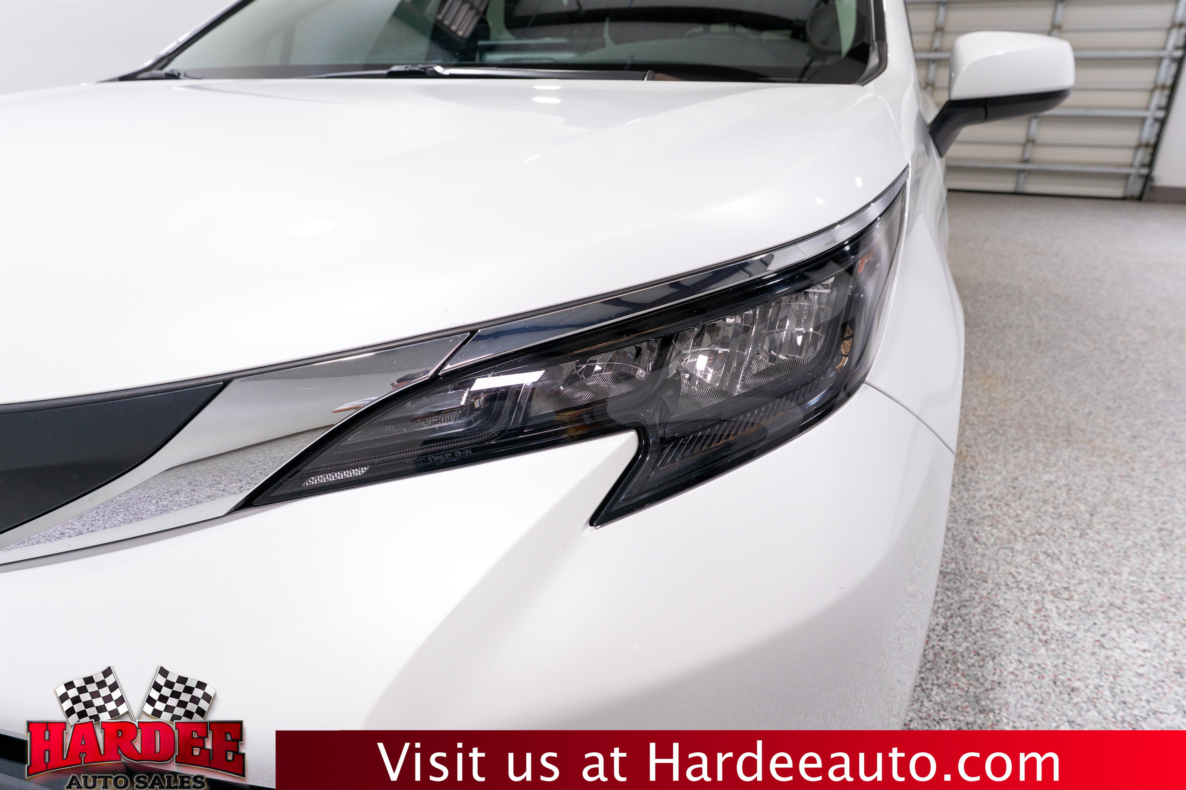 Used 2026 Toyota Sienna XLE FWD image 8