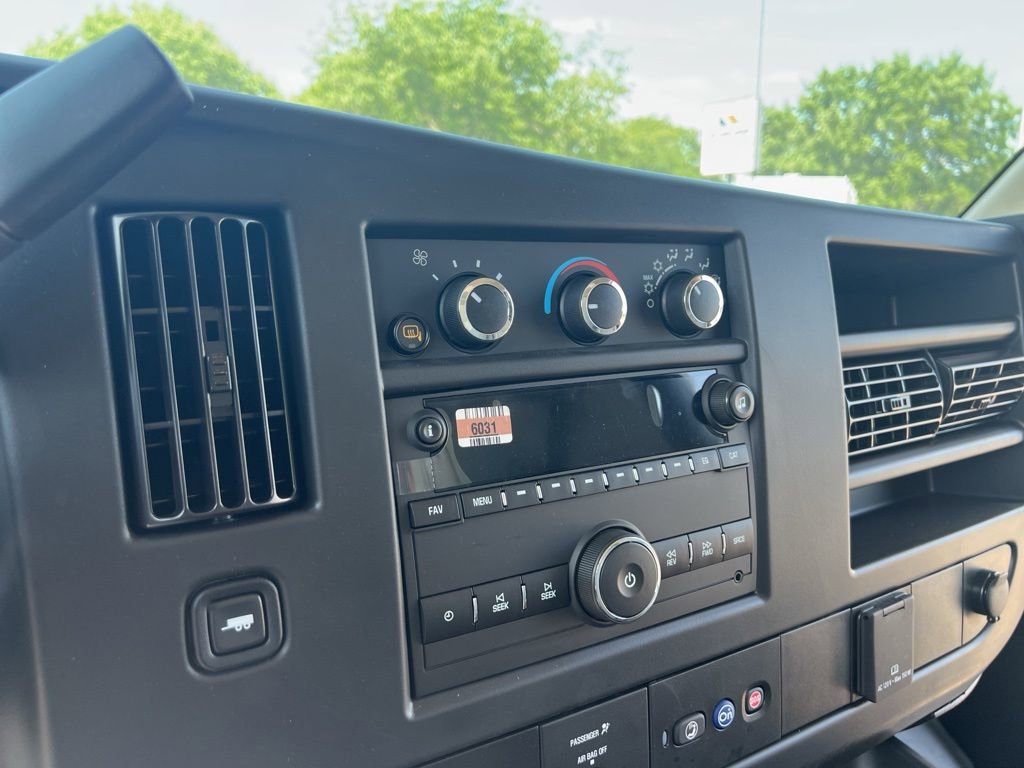 New 2025 Chevrolet Express 3500 w/ Power Convenience Package image 40