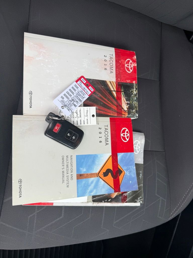 Used 2016 Toyota Tacoma TRD Sport w/ Exterior Package AWD/4WD image 33