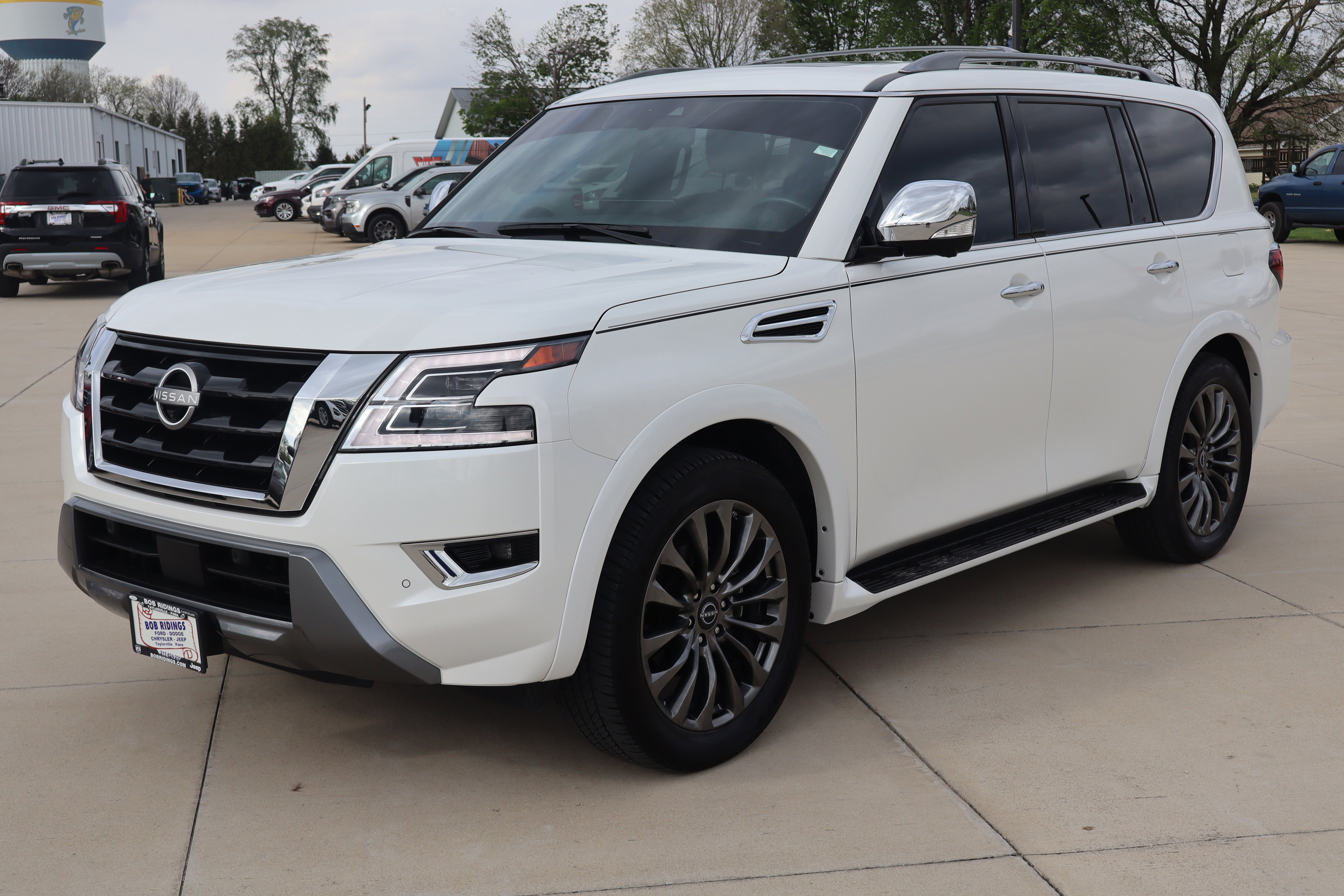 Used 2024 Nissan Armada Platinum w/ Cargo Package RWD image 2