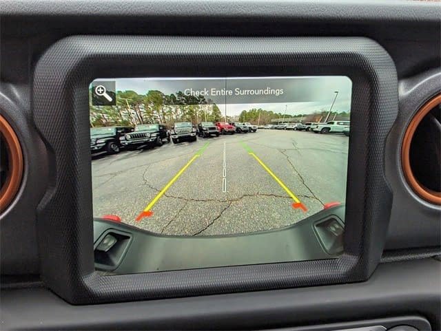 Used 2023 Jeep Gladiator Mojave w/ Cold Weather Group image 19