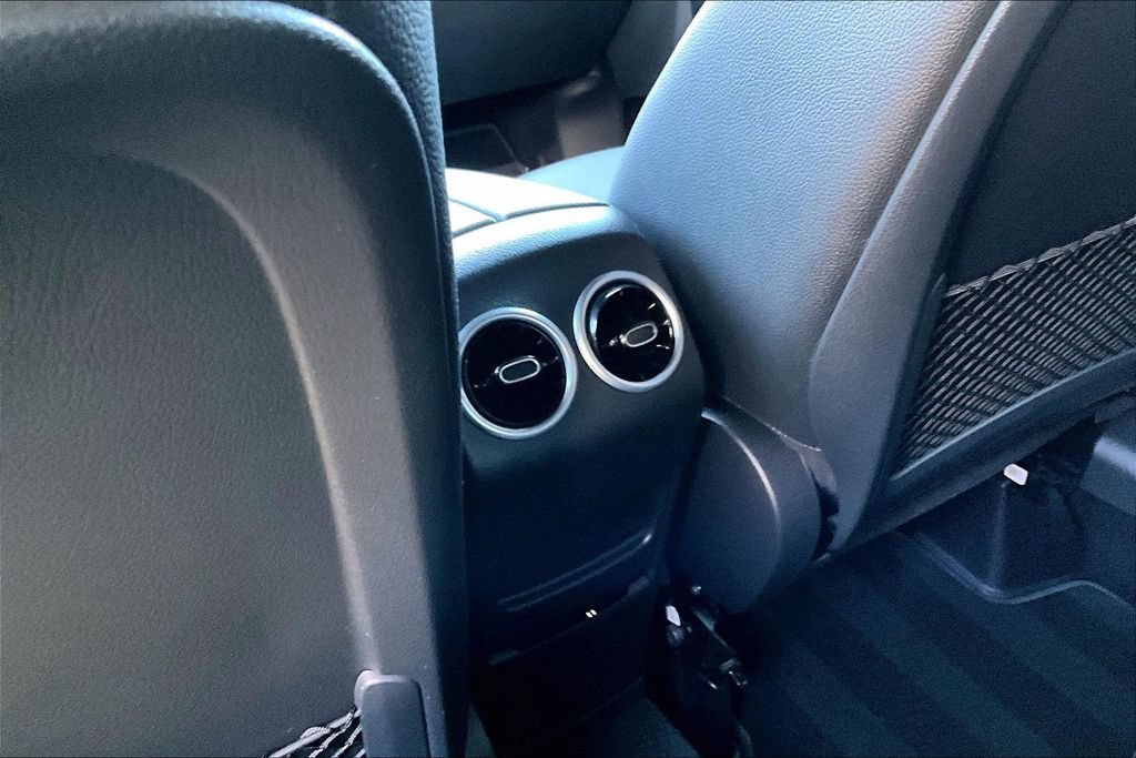Used 2025 Mercedes-Benz GLA 250 image 32