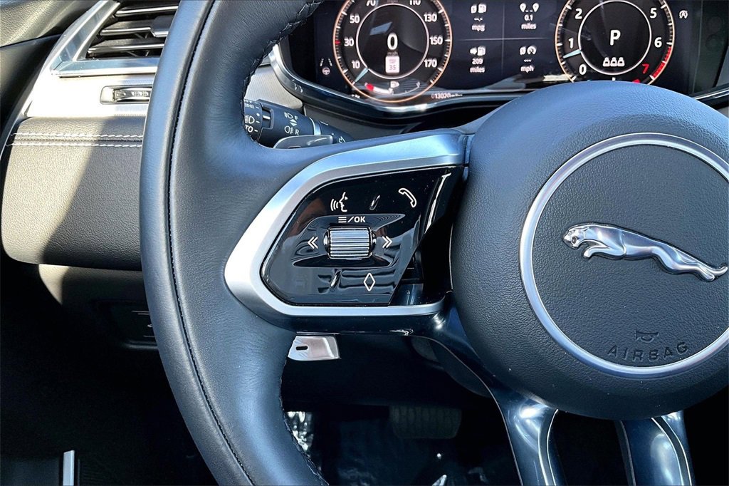 Used 2024 Jaguar F-PACE R-Dynamic S image 11