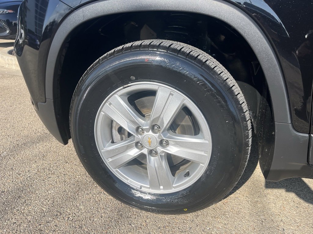 Used 2021 Chevrolet Trax LS w/ Tint and Cruise Package image 5