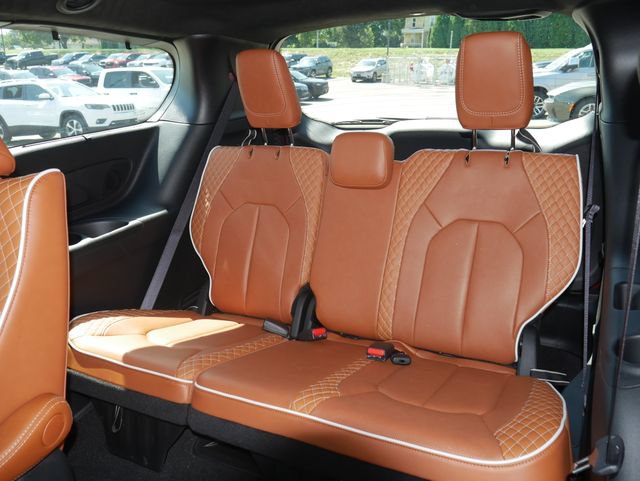 Used 2025 Chrysler Pacifica Pinnacle FWD image 26