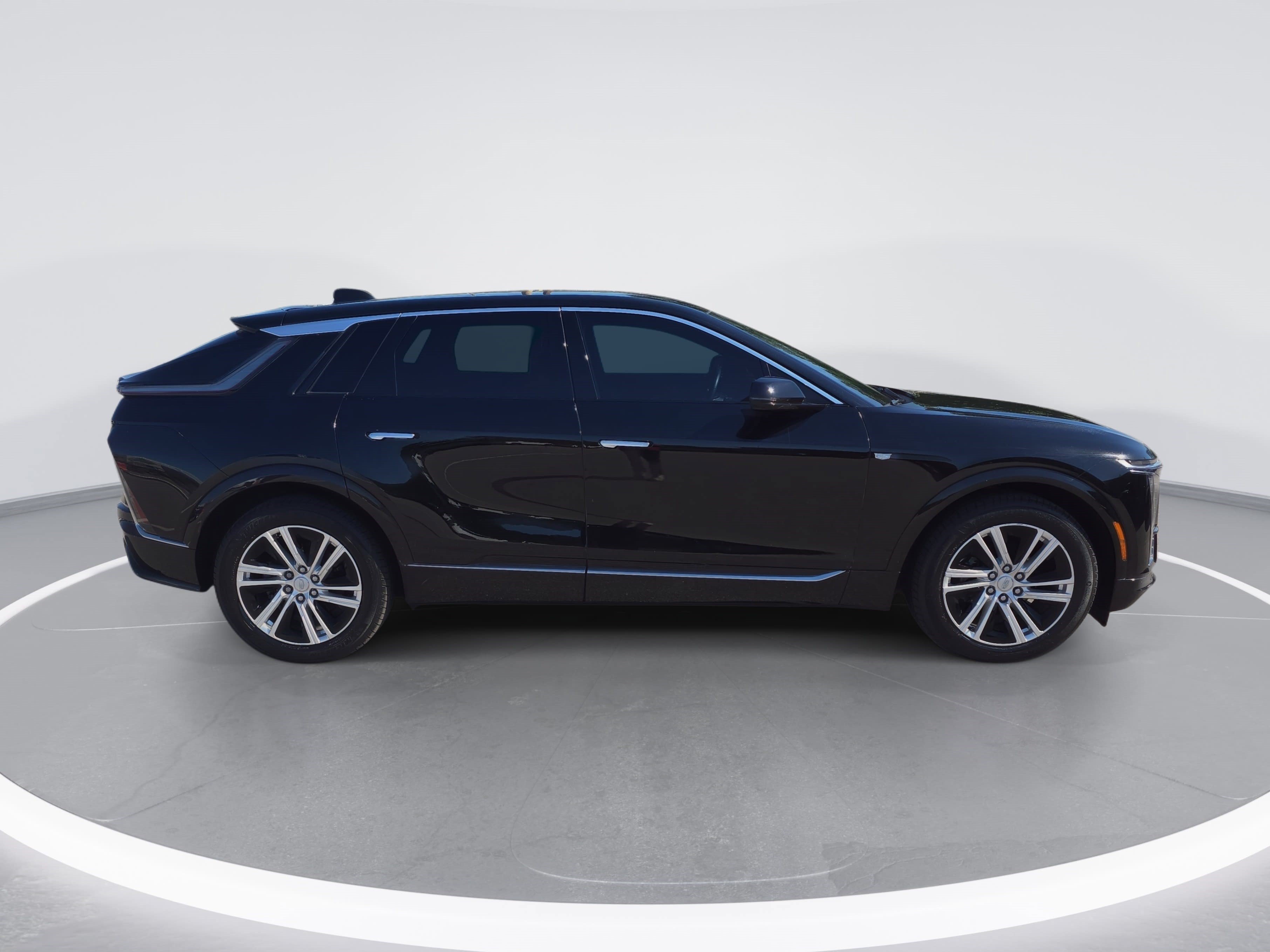 Certified 2024 Cadillac Lyriq Tech RWD image 2
