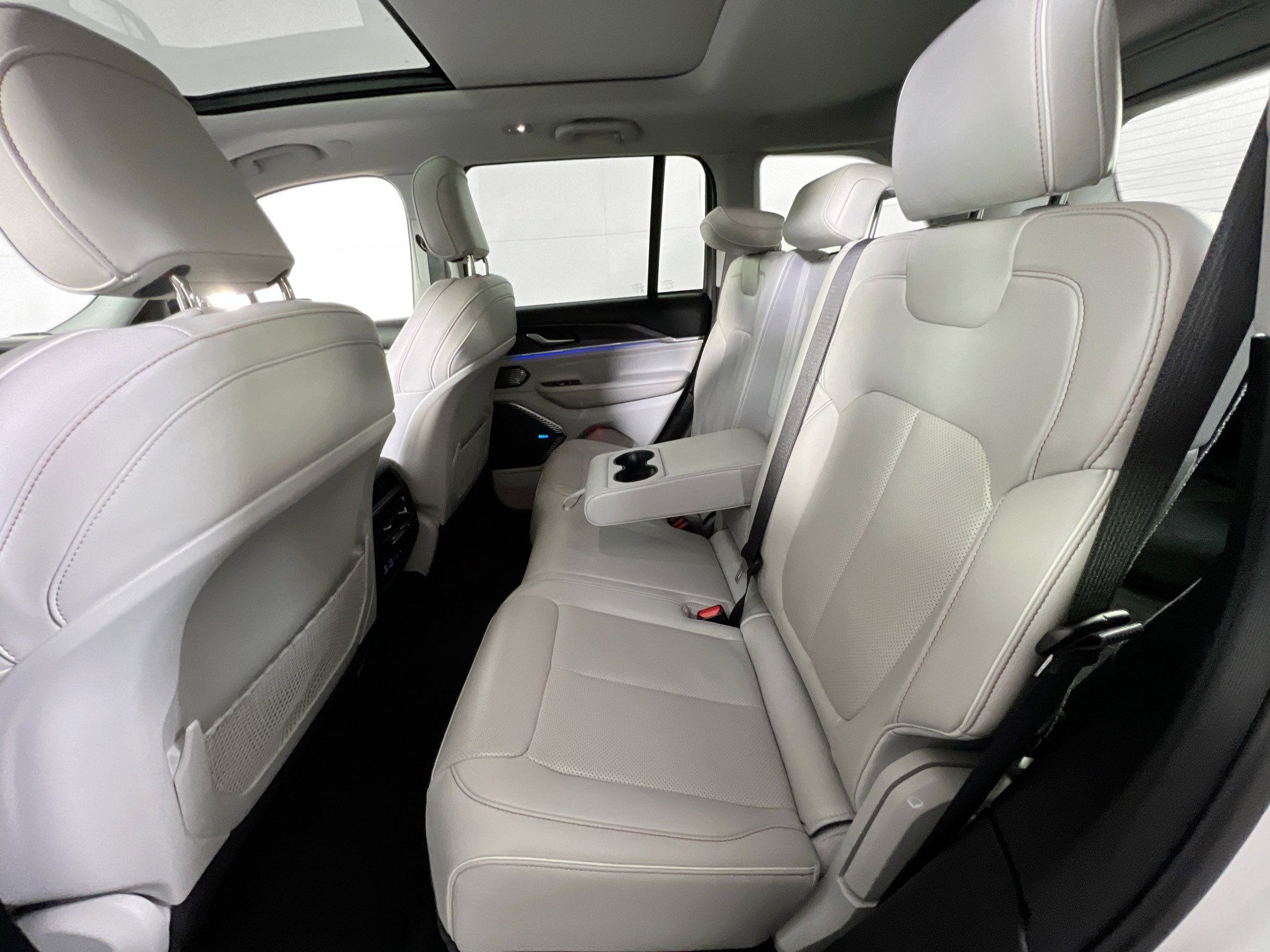 Used 2022 Jeep Grand Cherokee Overland image 26