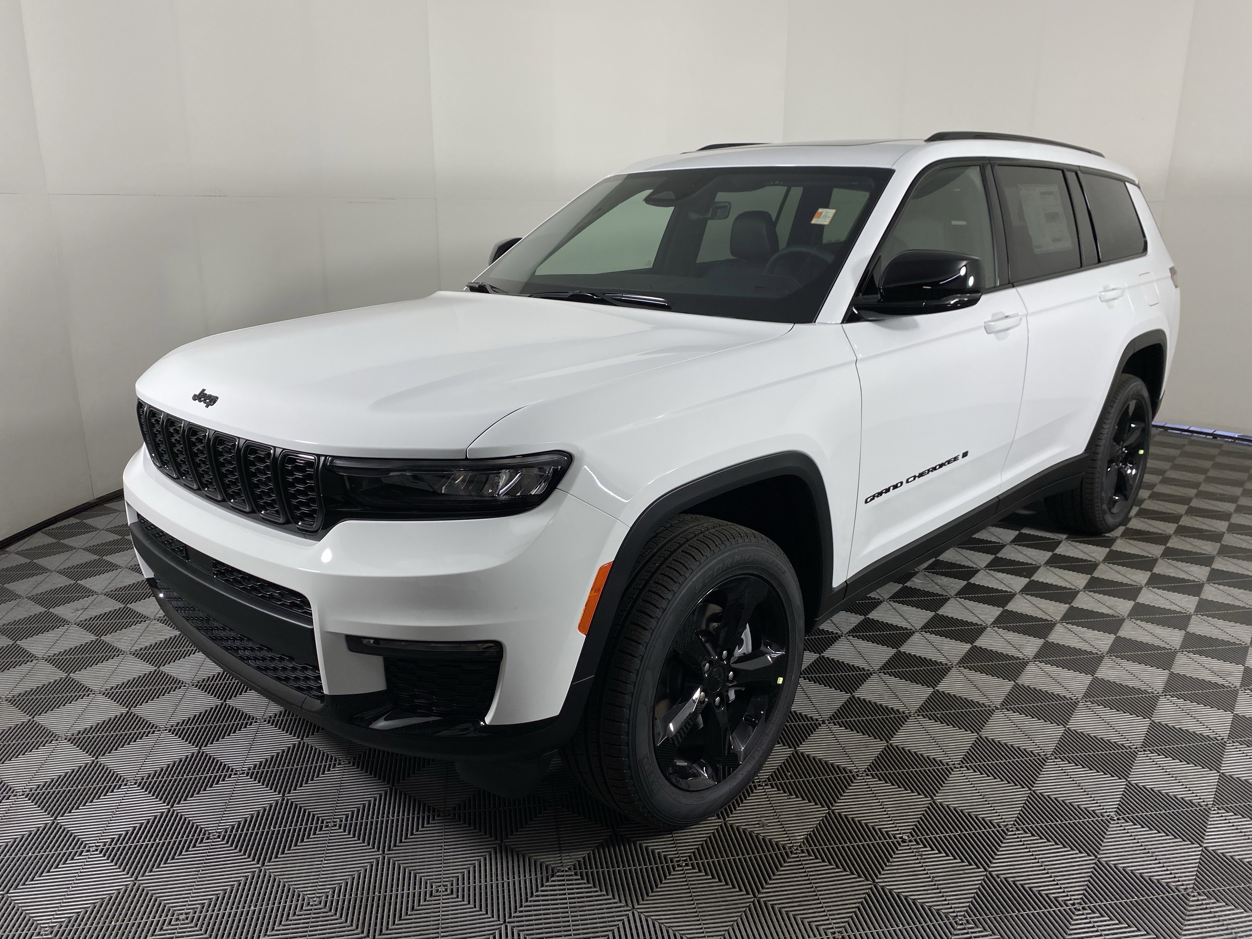 New 2025 Jeep Grand Cherokee L Limited w/ Black Appearance Package image 12