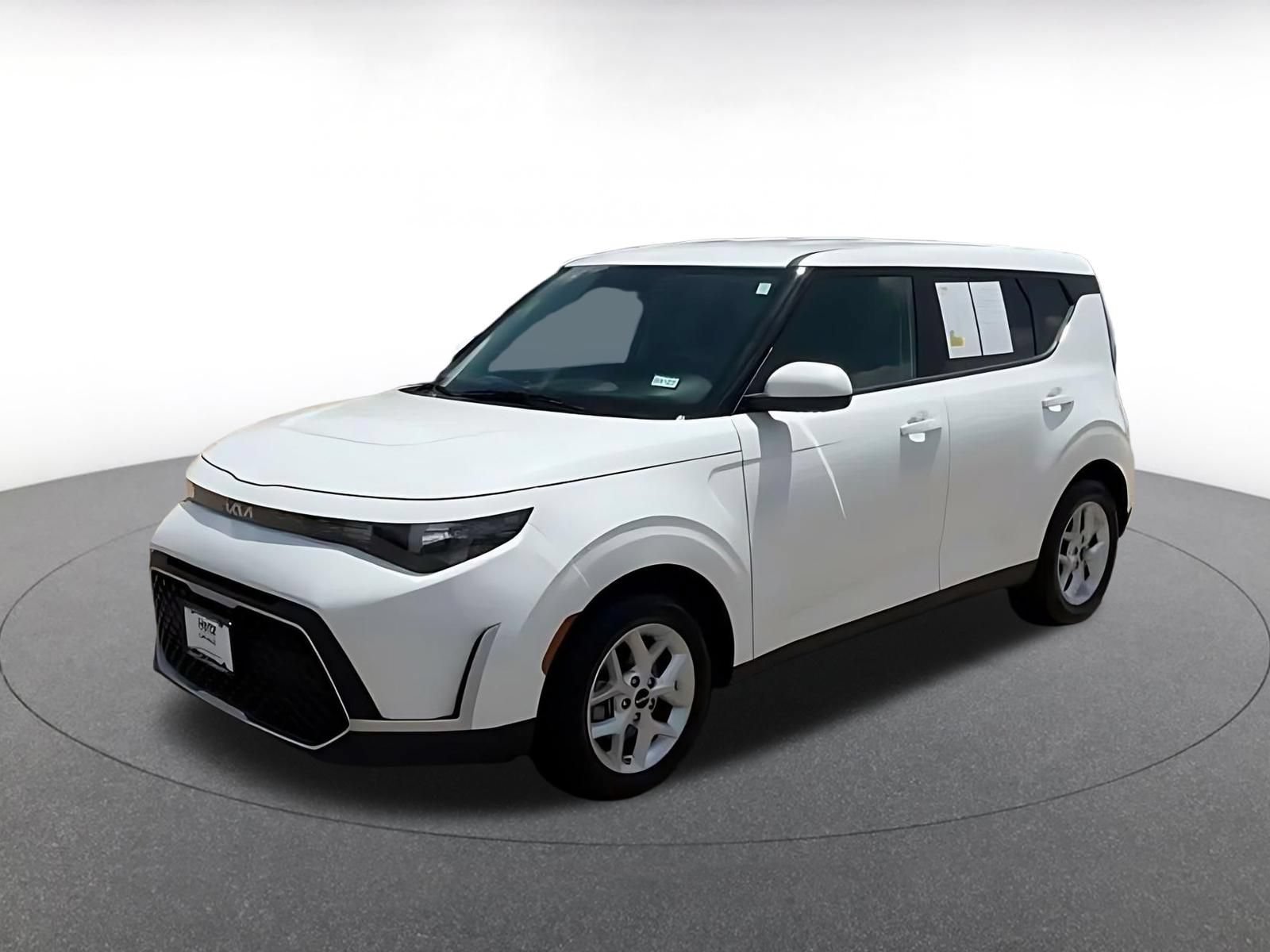 Used 2025 Kia Soul LX w/ LX Technology Package FWD image 5