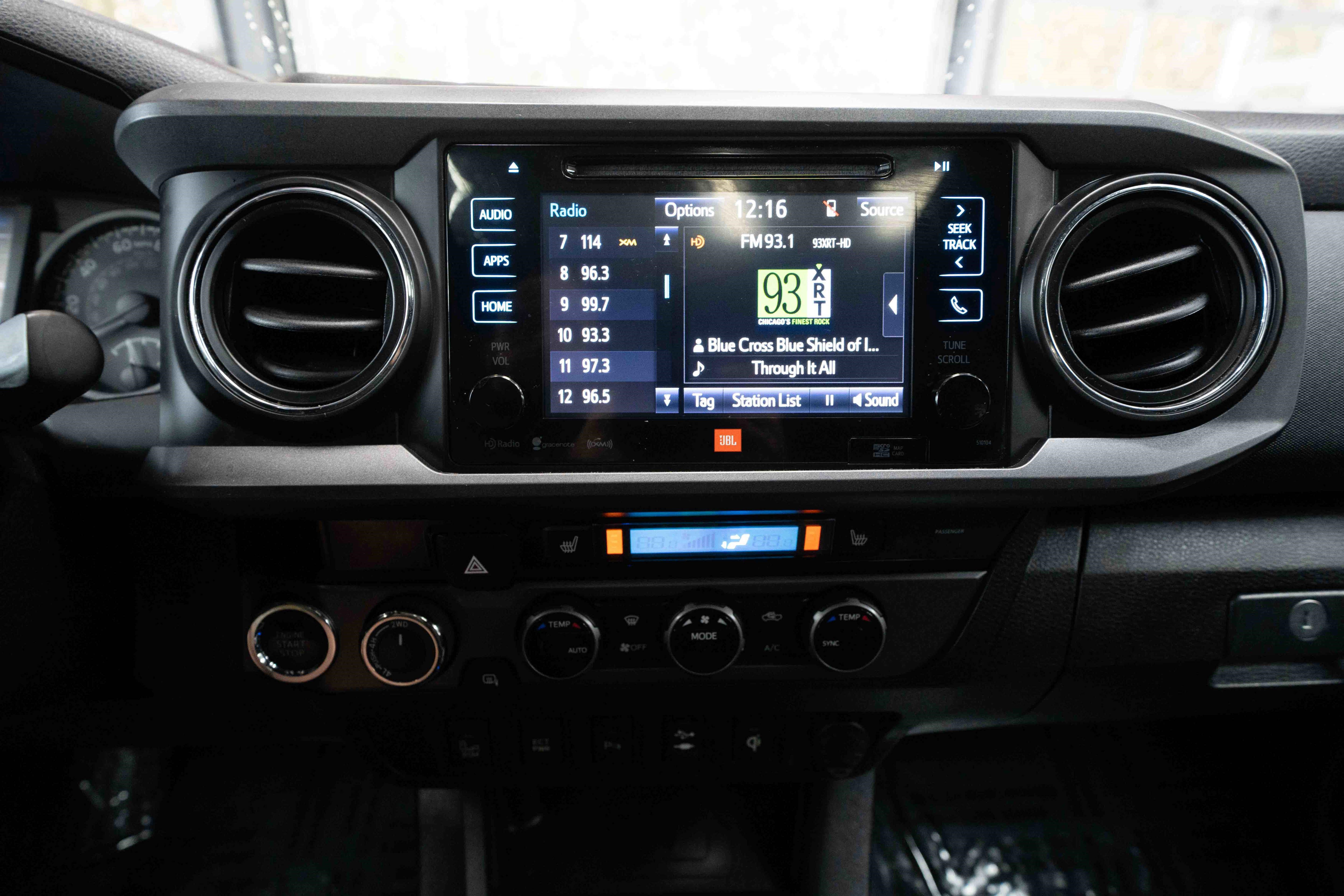 Used 2017 Toyota Tacoma TRD Sport AWD/4WD image 17