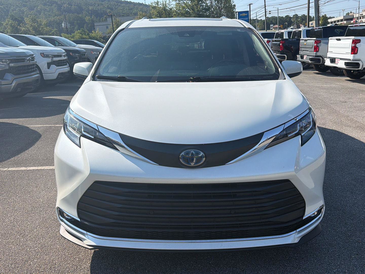 Used 2021 Toyota Sienna XLE w/ XLE Plus Package FWD image 5