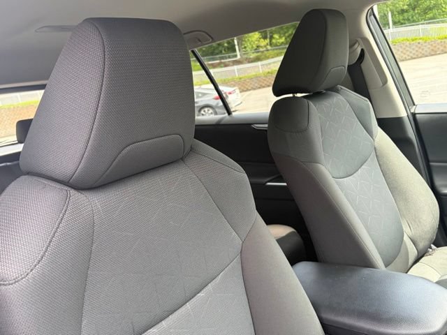 Used 2025 Toyota RAV4 XLE FWD image 28