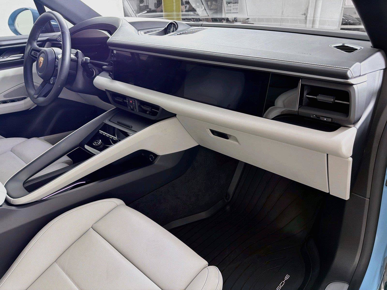 Certified 2026 Porsche Macan Electric RWD image 29