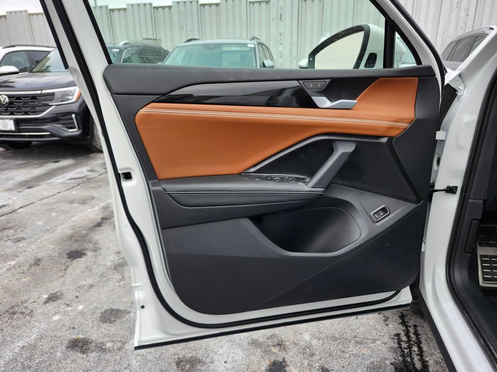 New 2026 Volkswagen Tiguan SEL R-Line image 9