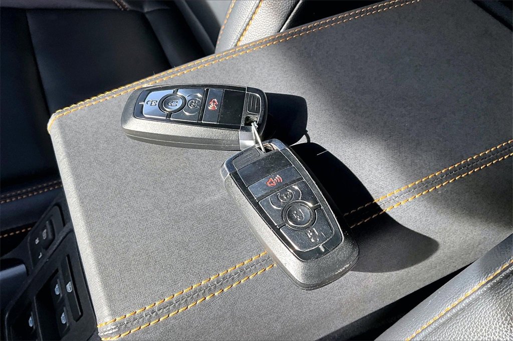 Used 2024 Ford Bronco Badlands image 10