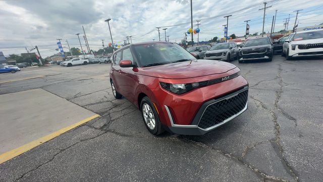 Certified 2023 Kia Soul LX w/ LX Technology Package FWD image 2