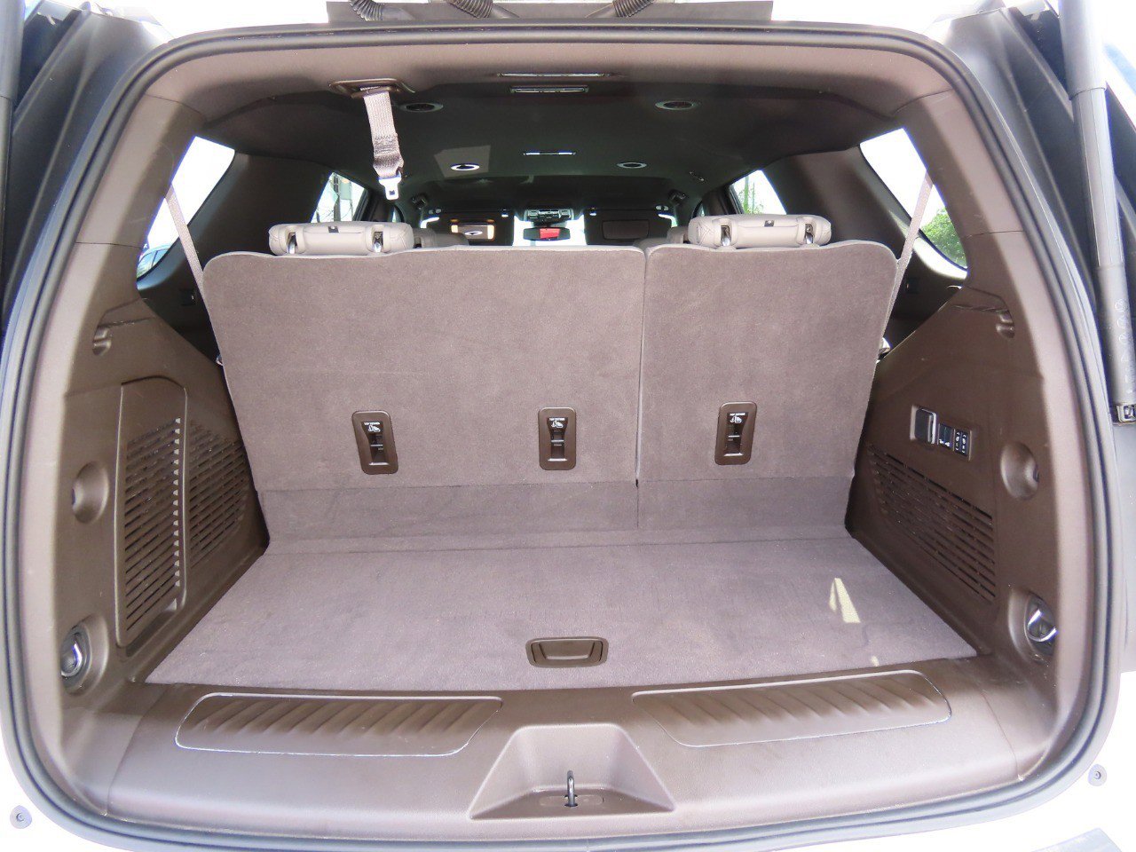 Used 2026 Chevrolet Tahoe LT w/ Comfort Package image 12