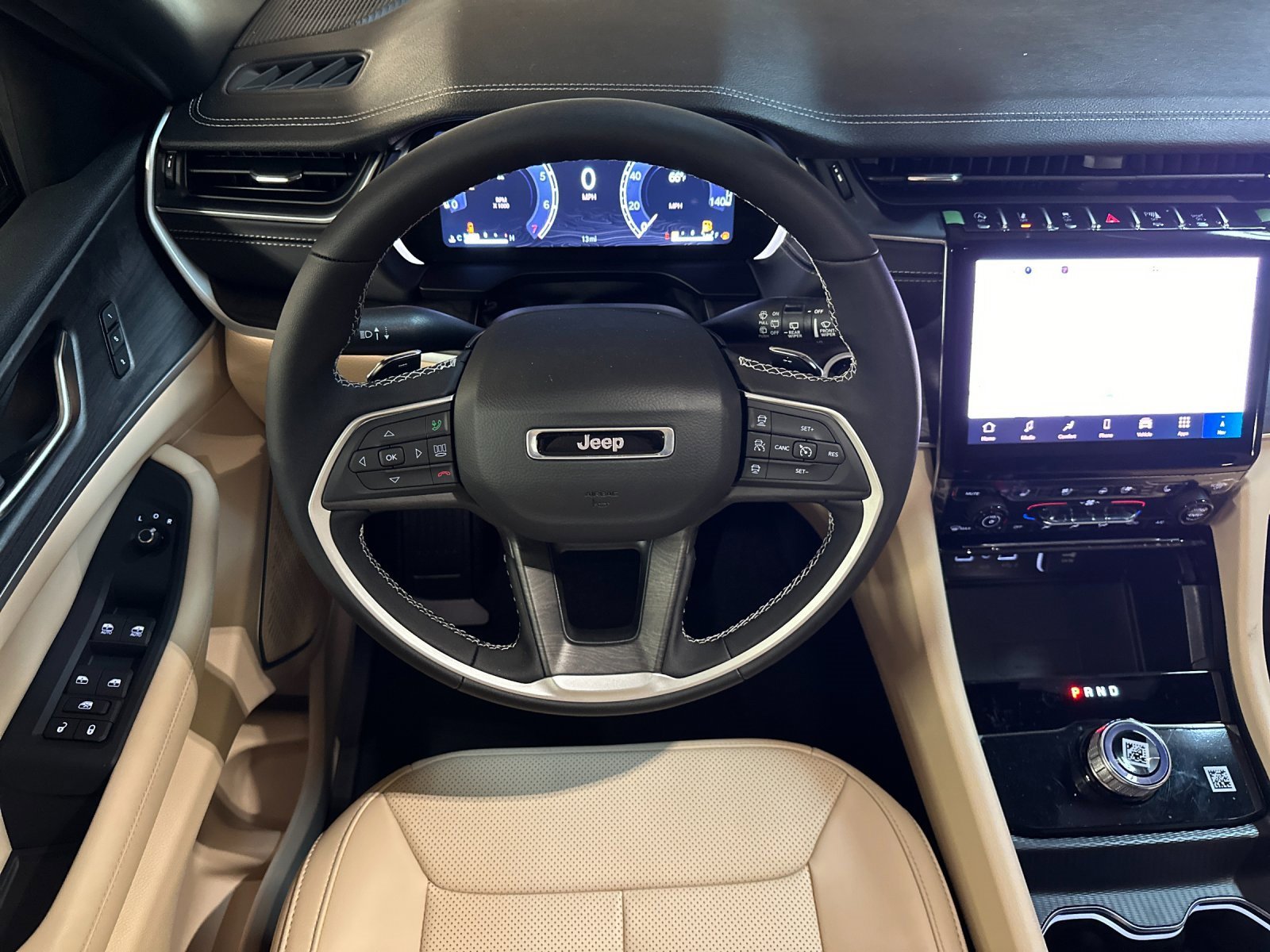 New 2025 Jeep Grand Cherokee Limited w/ Luxury Tech Group II image 13