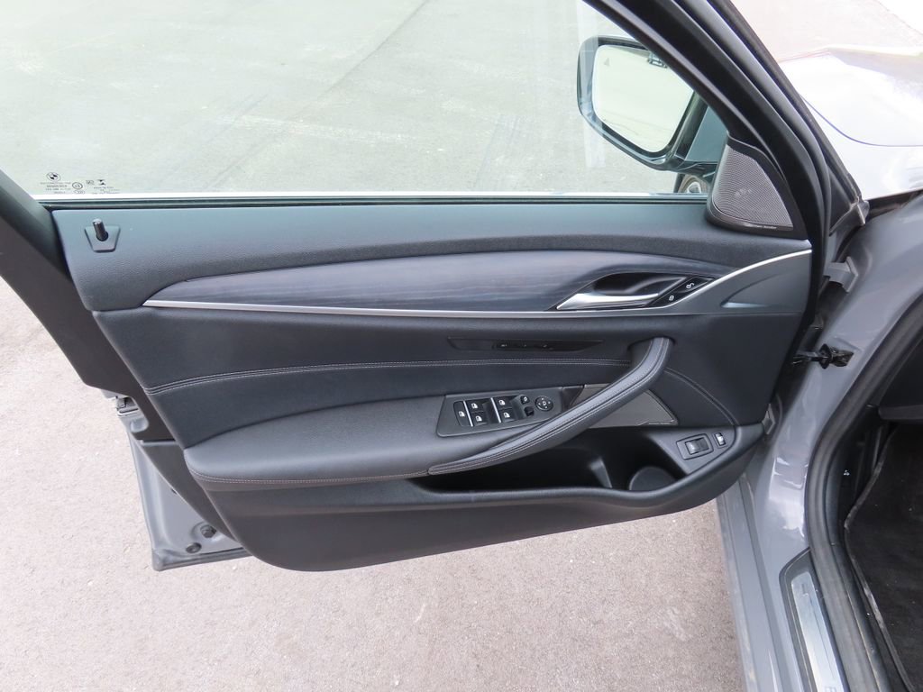 Used 2022 BMW 530e xDrive w/ Premium Package AWD/4WD image 25