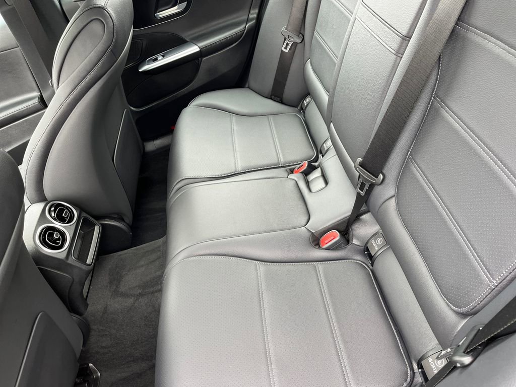 Certified 2025 Mercedes-Benz C 300 4MATIC Sedan image 13