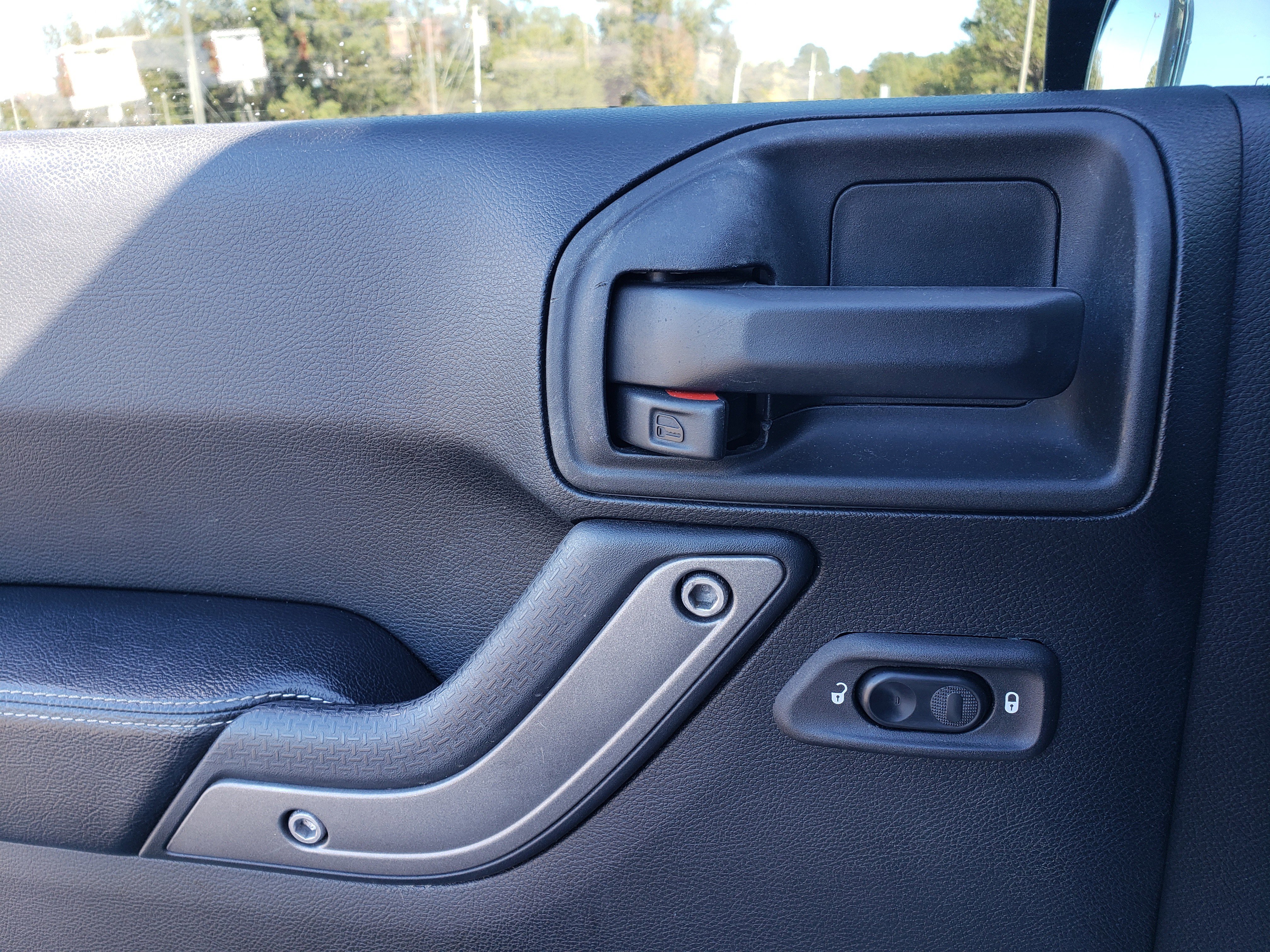 Used 2018 Jeep Wrangler Unlimited Sport image 16