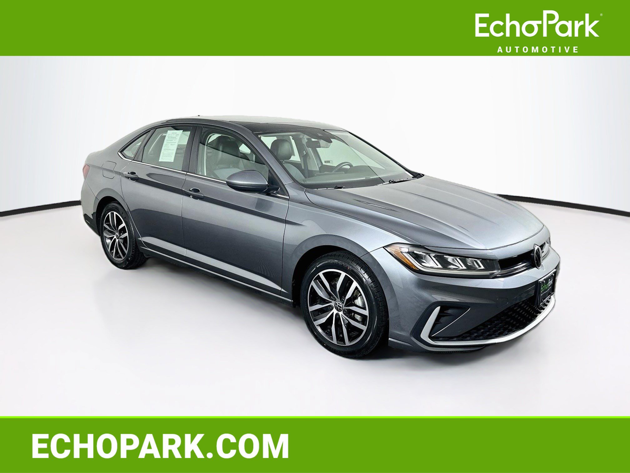 Used 2025 Volkswagen Jetta SE FWD image 1