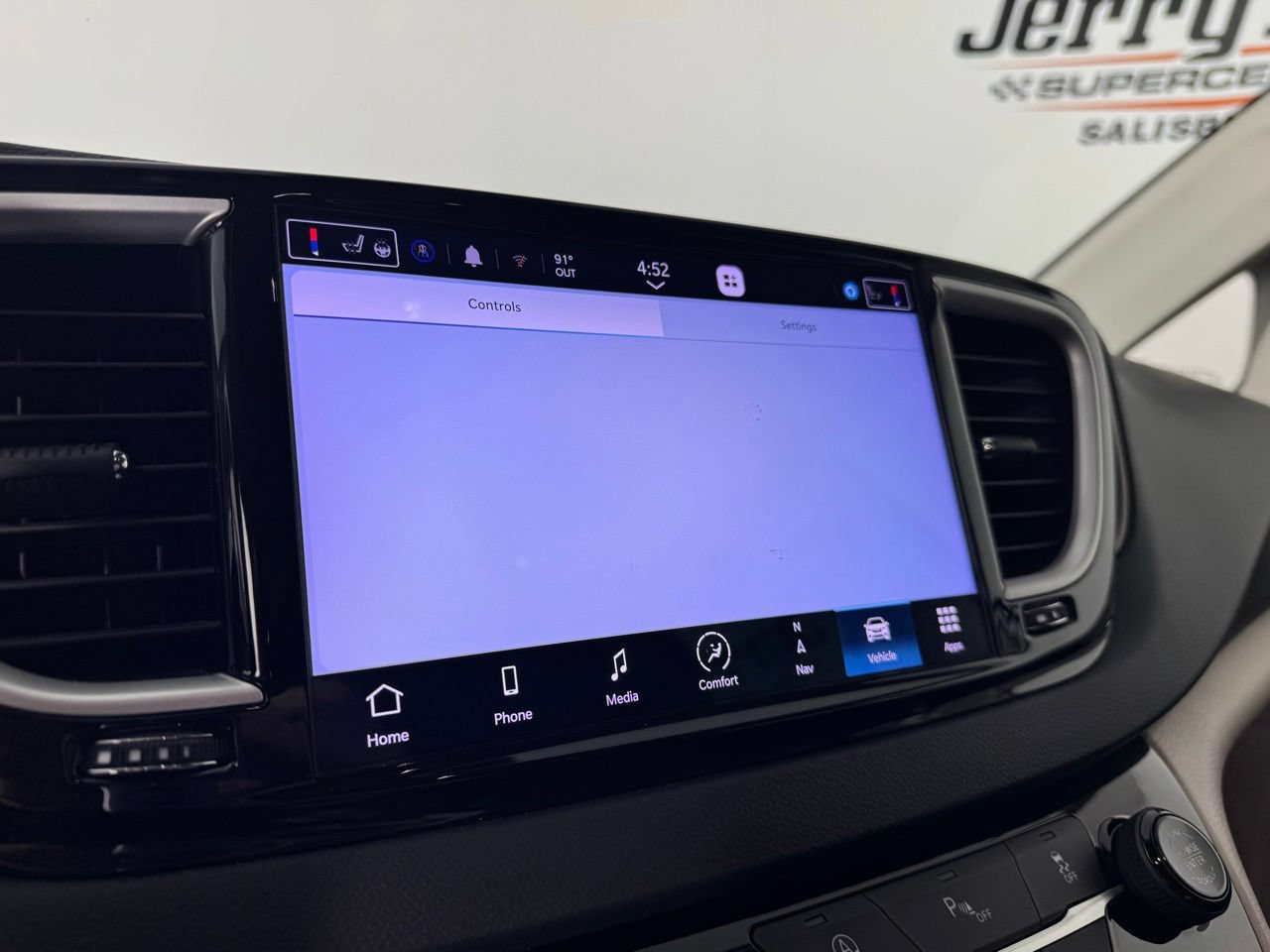 Used 2023 Chrysler Voyager LX FWD image 22