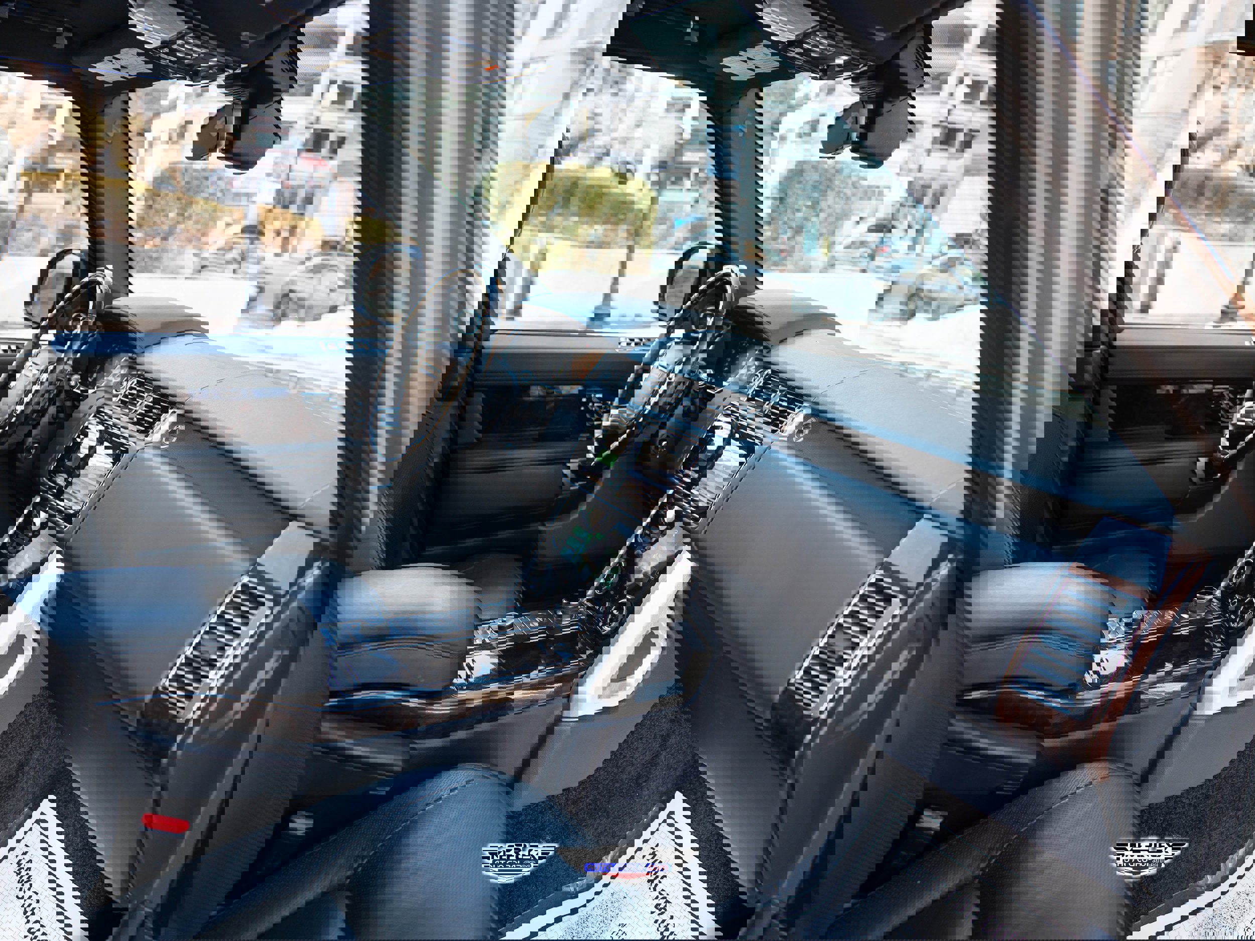 Used 2020 Land Rover Range Rover Long Wheelbase HSE image 15