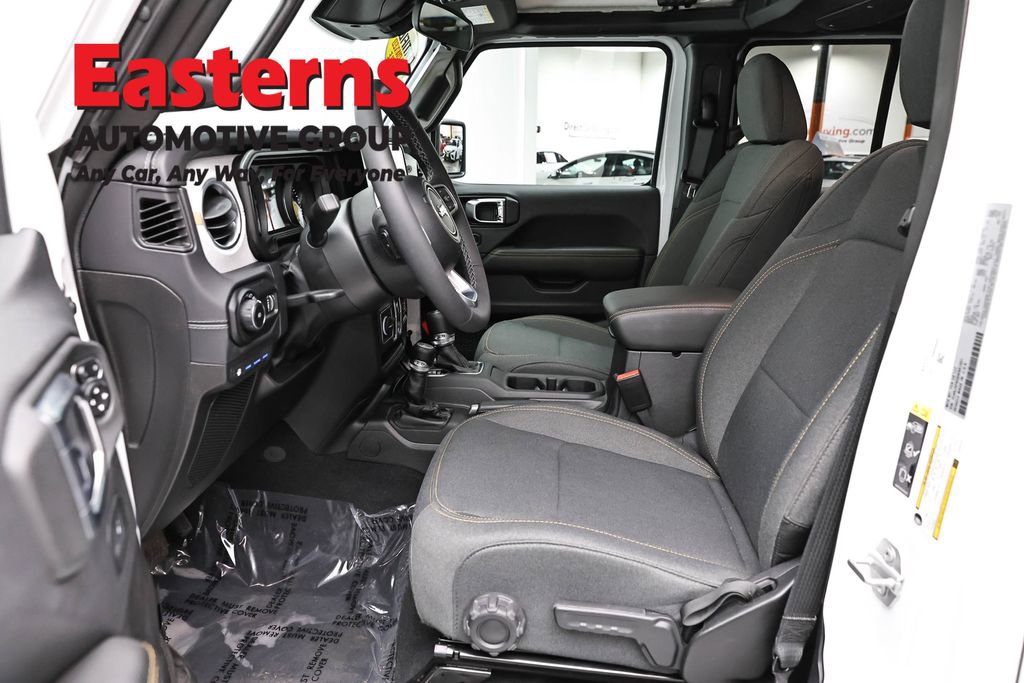 Used 2025 Jeep Wrangler Unlimited Sahara image 14