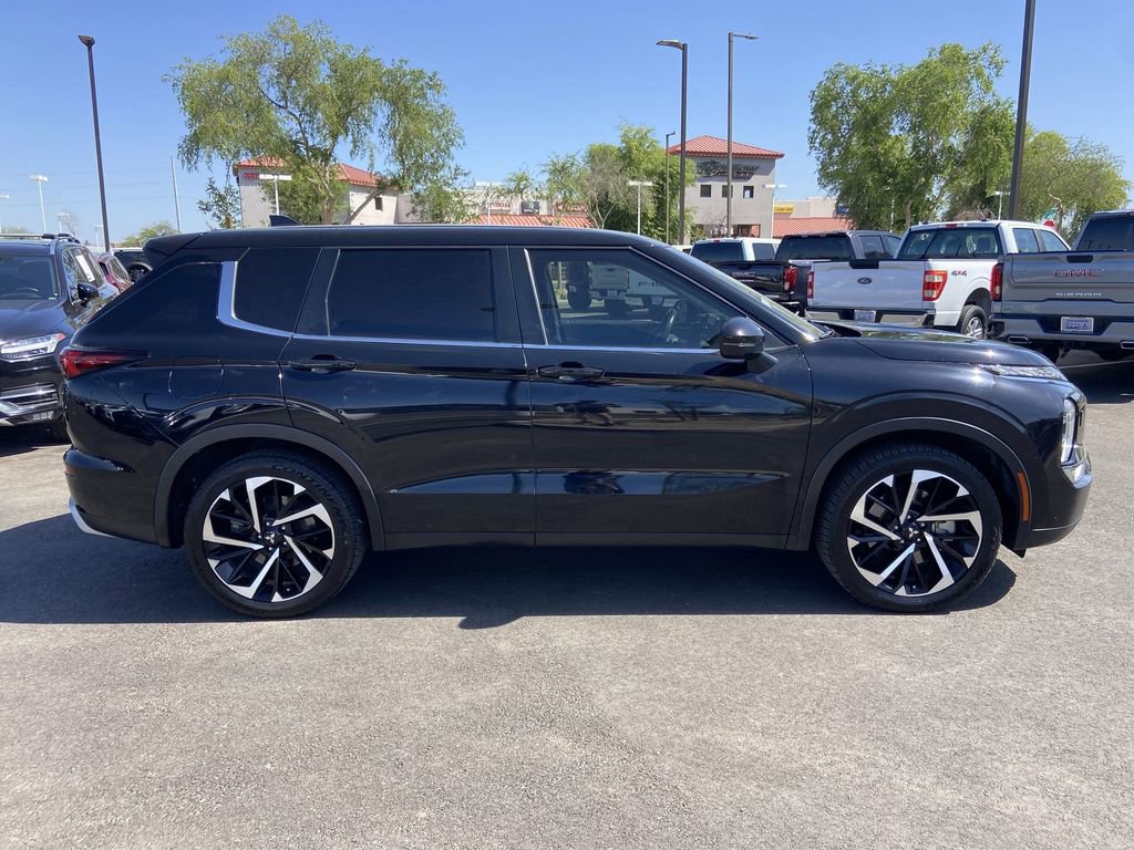 Used 2023 Mitsubishi Outlander SE AWD/4WD image 2