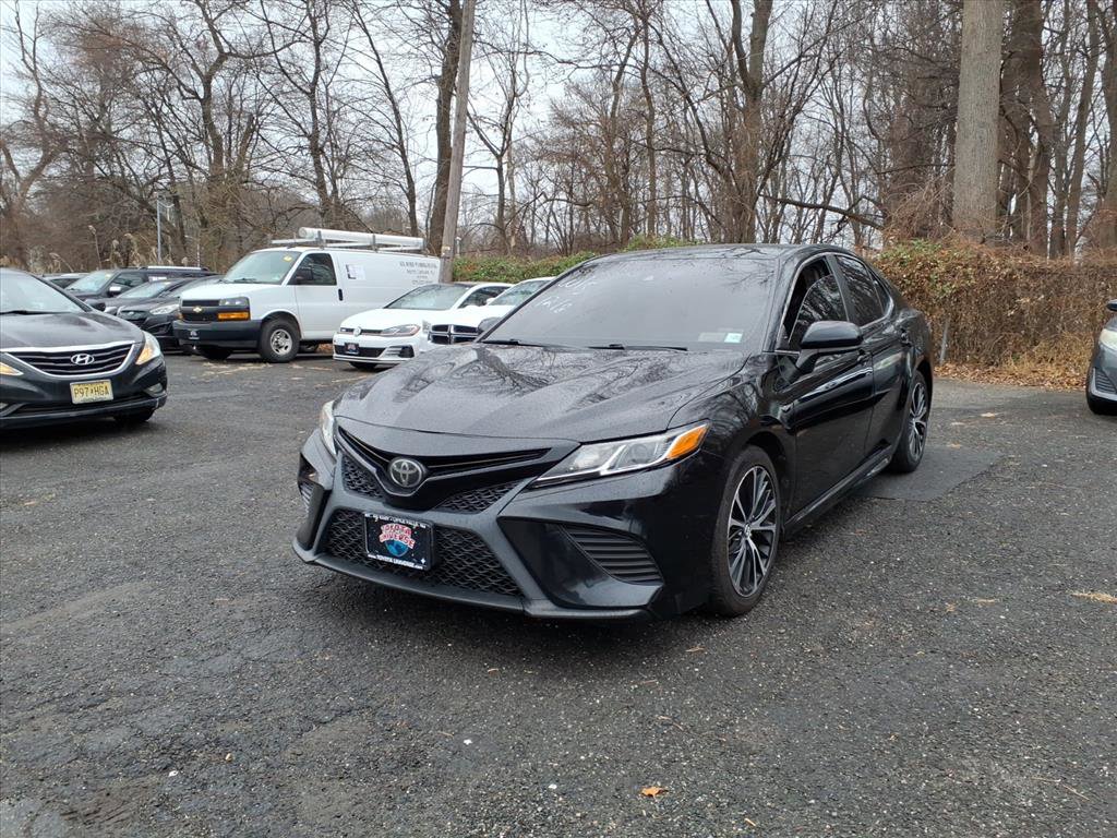 Used 2018 Toyota Camry SE FWD image 3