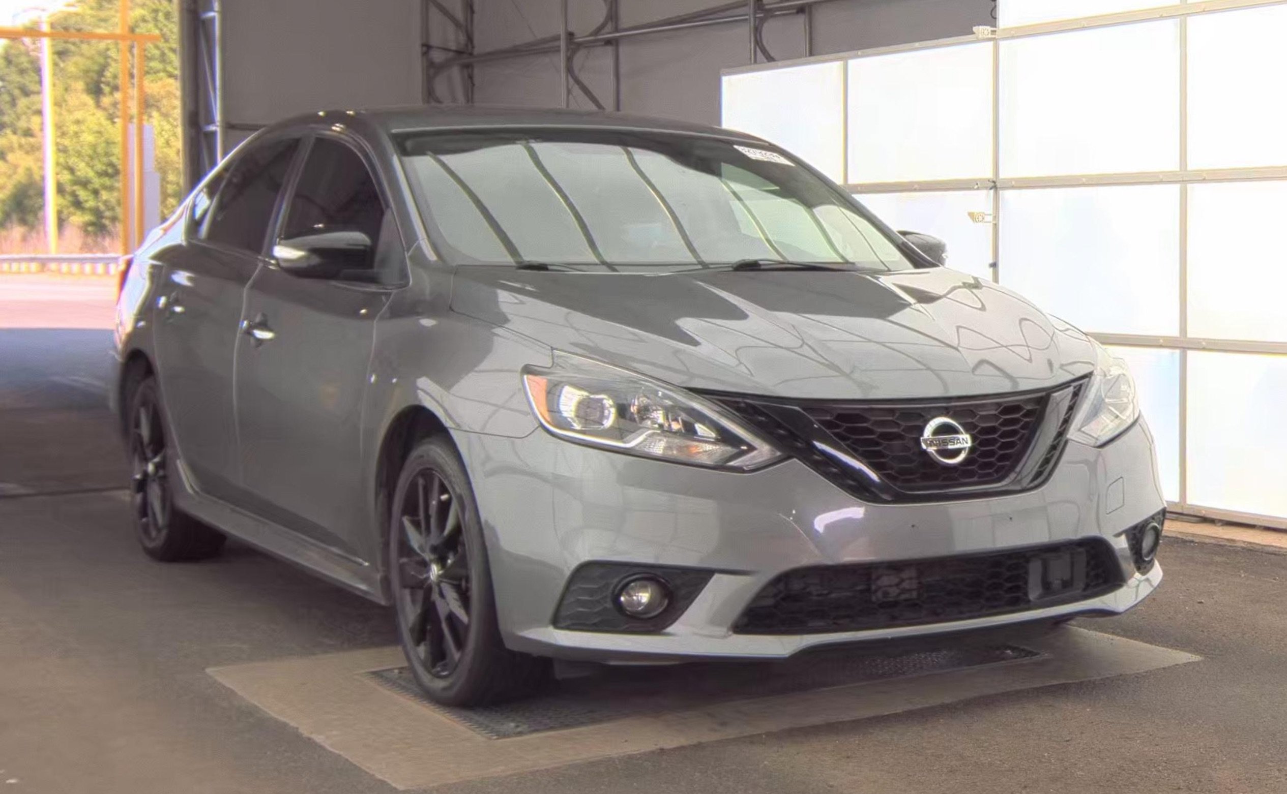 Used 2018 Nissan Sentra SR w/ SR Midnight Edition Package FWD image 3