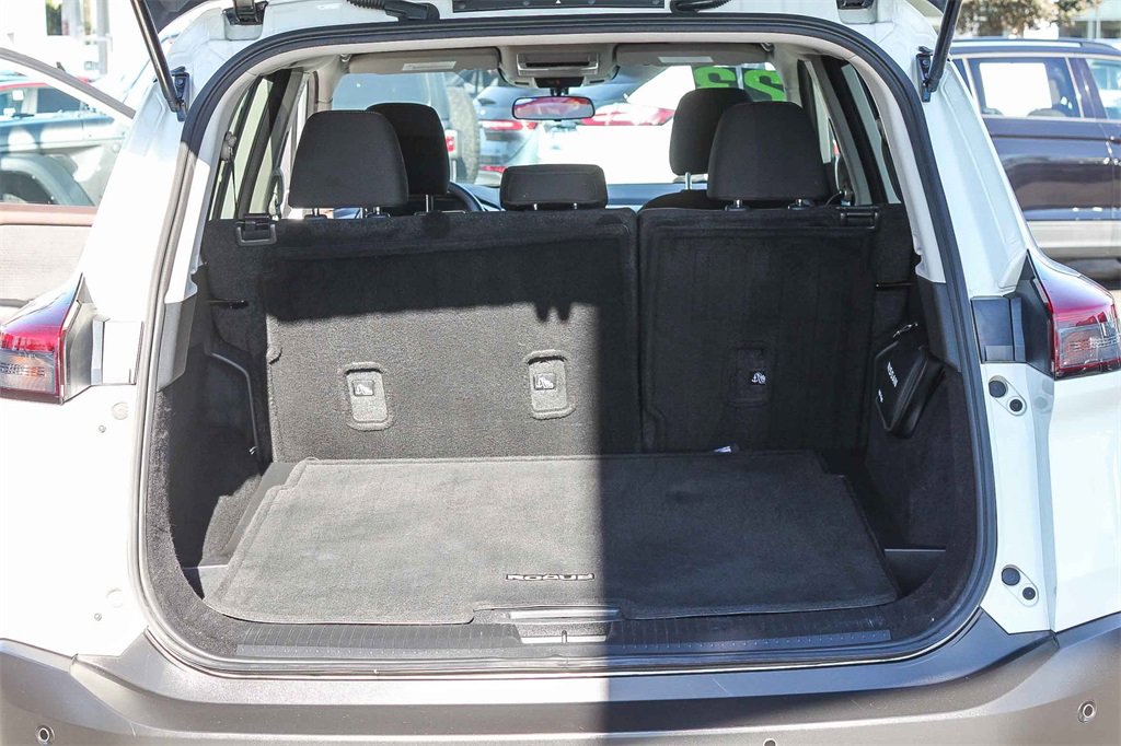 Used 2023 Nissan Rogue S image 31