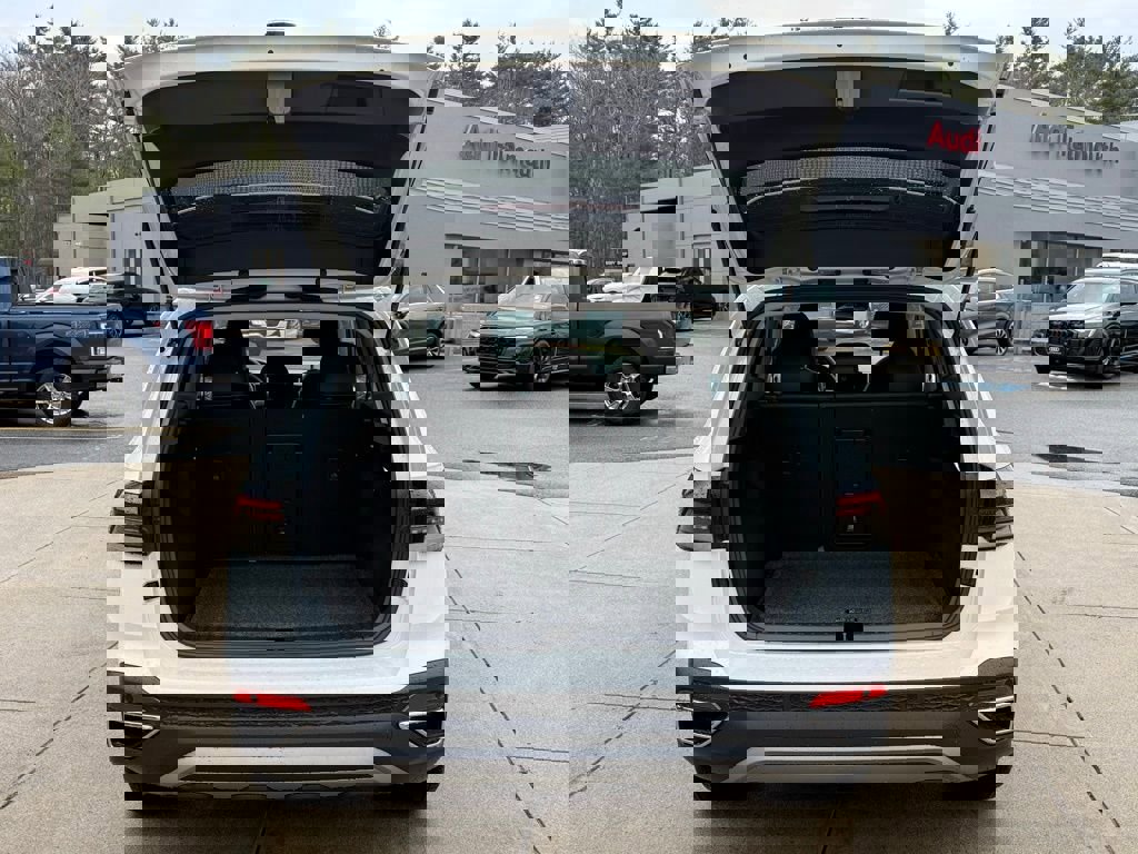 New 2026 Volkswagen Taos SE image 16