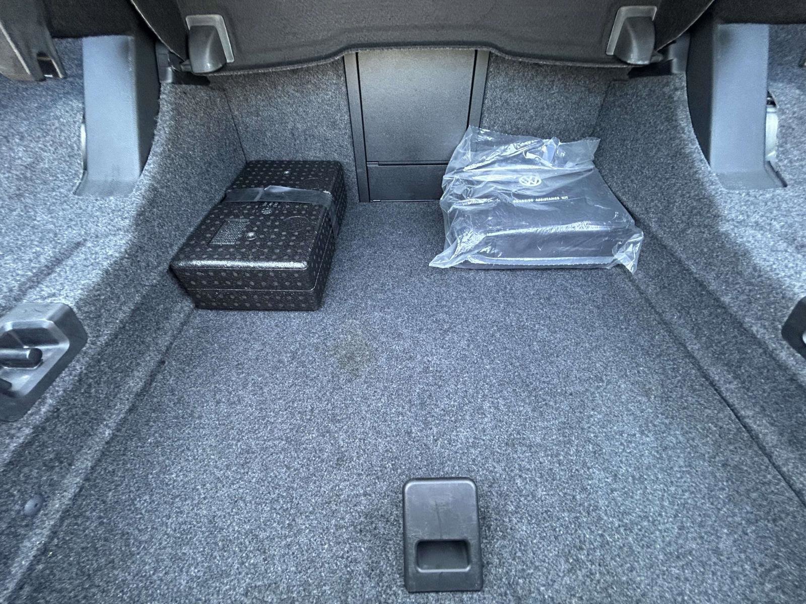 Used 2015 Volkswagen Eos Executive FWD image 18