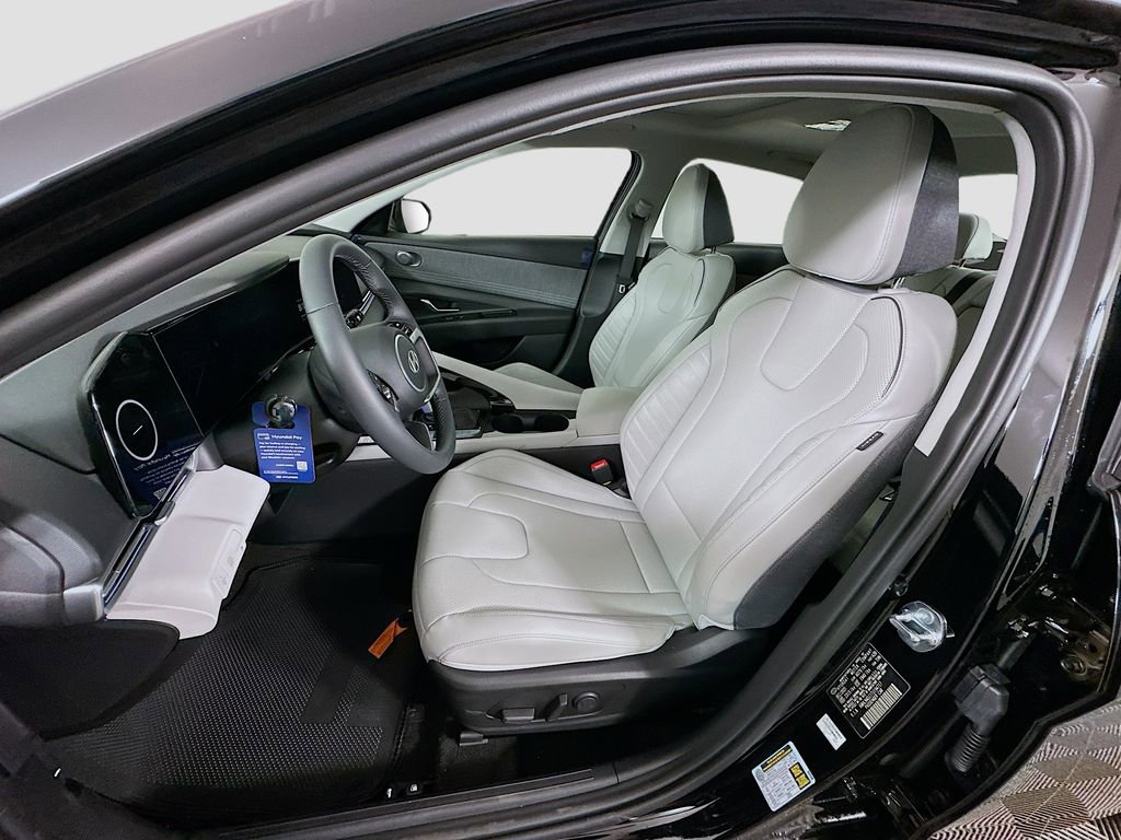 New 2026 Hyundai Elantra Limited FWD image 16
