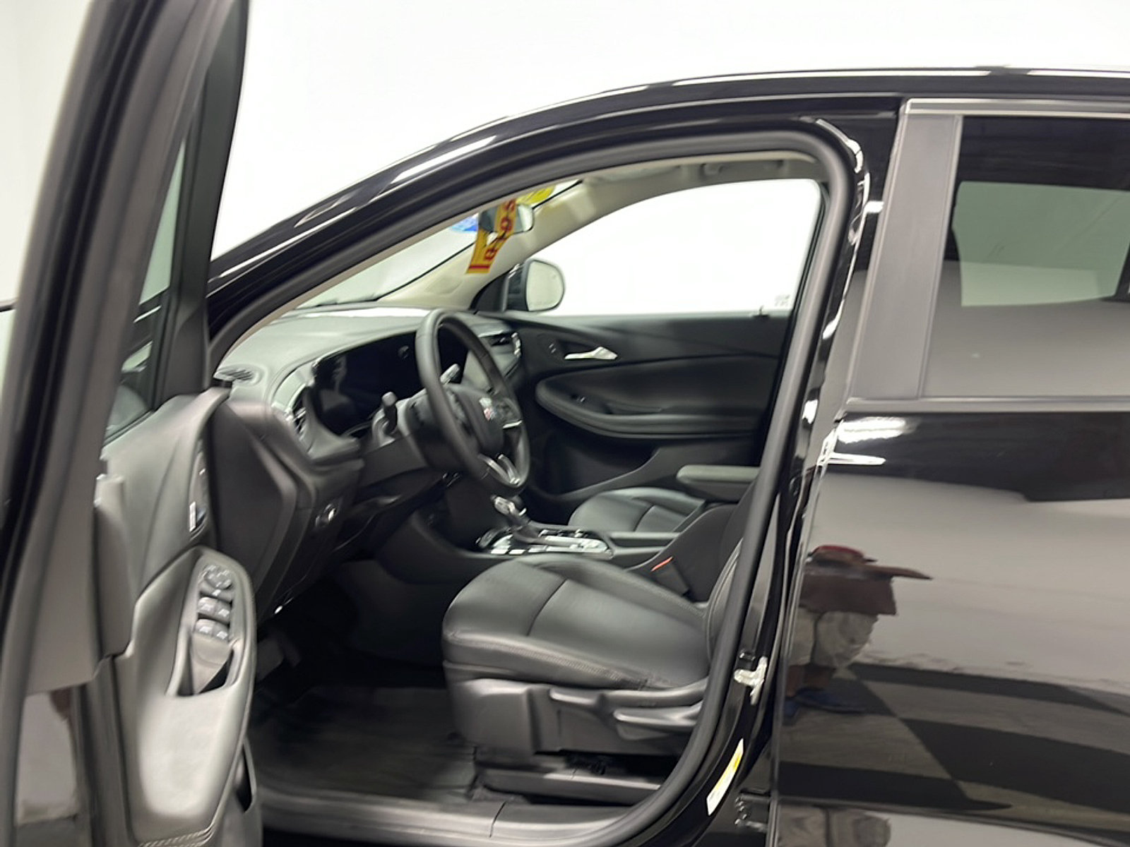 Used 2024 Buick Encore GX Preferred w/ Advanced Technology Package FWD image 2