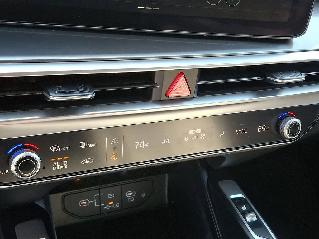 Used 2025 Kia Sorento EX w/ Panoramic Sunroof Package image 18
