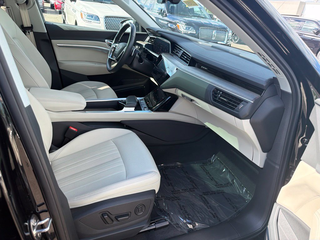 Used 2024 Audi Q8 e-tron Premium Plus w/ Premium Plus Package AWD/4WD image 15