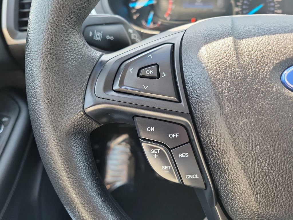 Used 2020 Ford Edge SE image 14